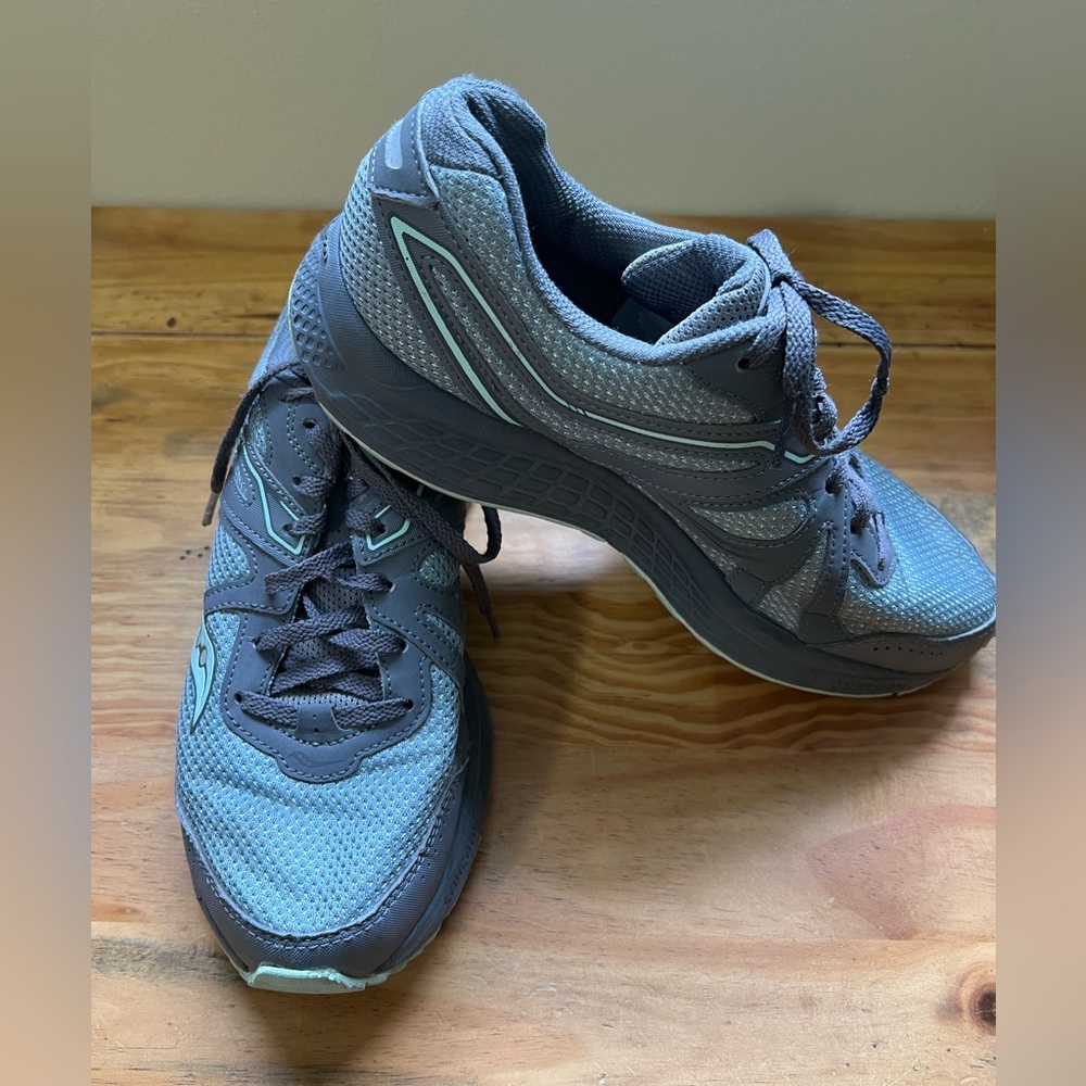 SAUCONY WOMEN’S SNEAKERS SZ 9W